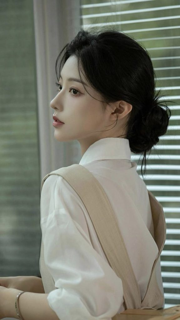 tóc búi thấp sang trọng thanh lịch