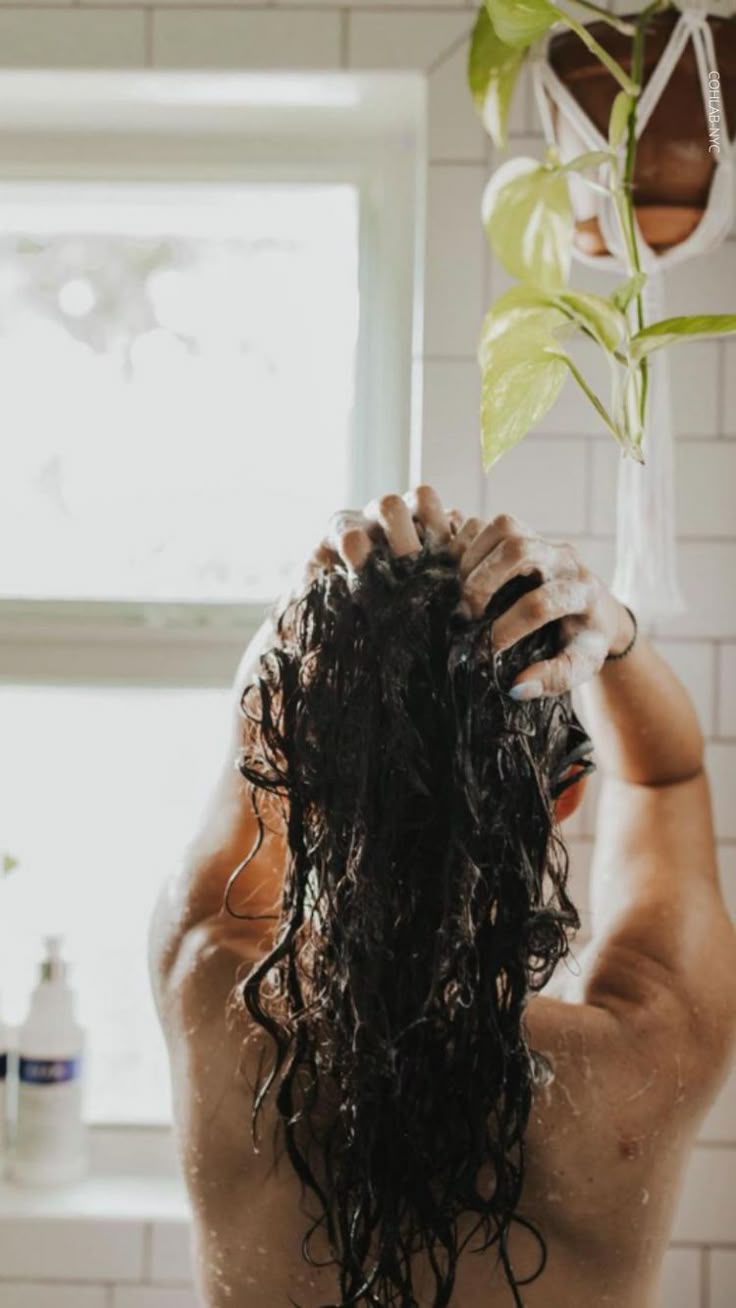 cách gội đầu giữ màu tóc nhuộm